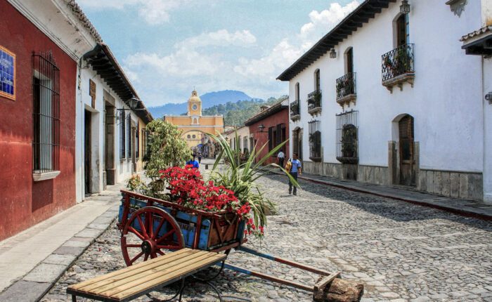 calle del arco antigua in guatemala