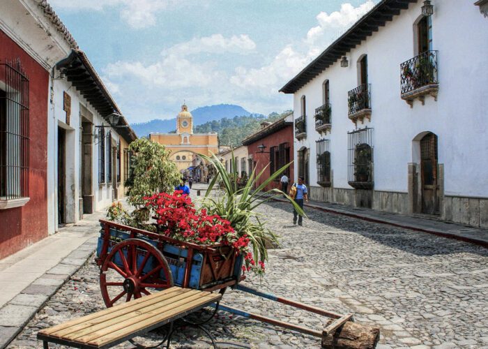 calle del arco antigua in guatemala